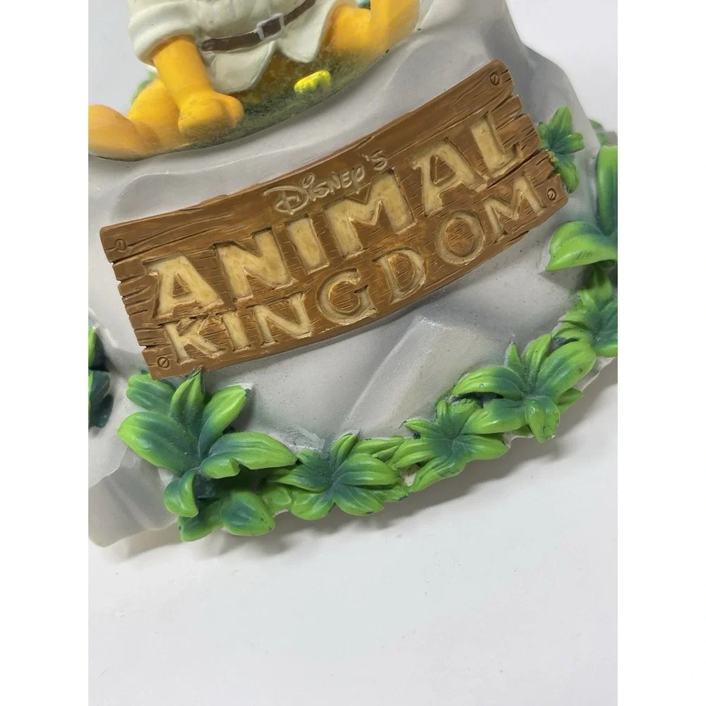 Disney Animal Kingdom Winnie the Pooh Safari Snow Globe Butterfly 17071 Souvenir